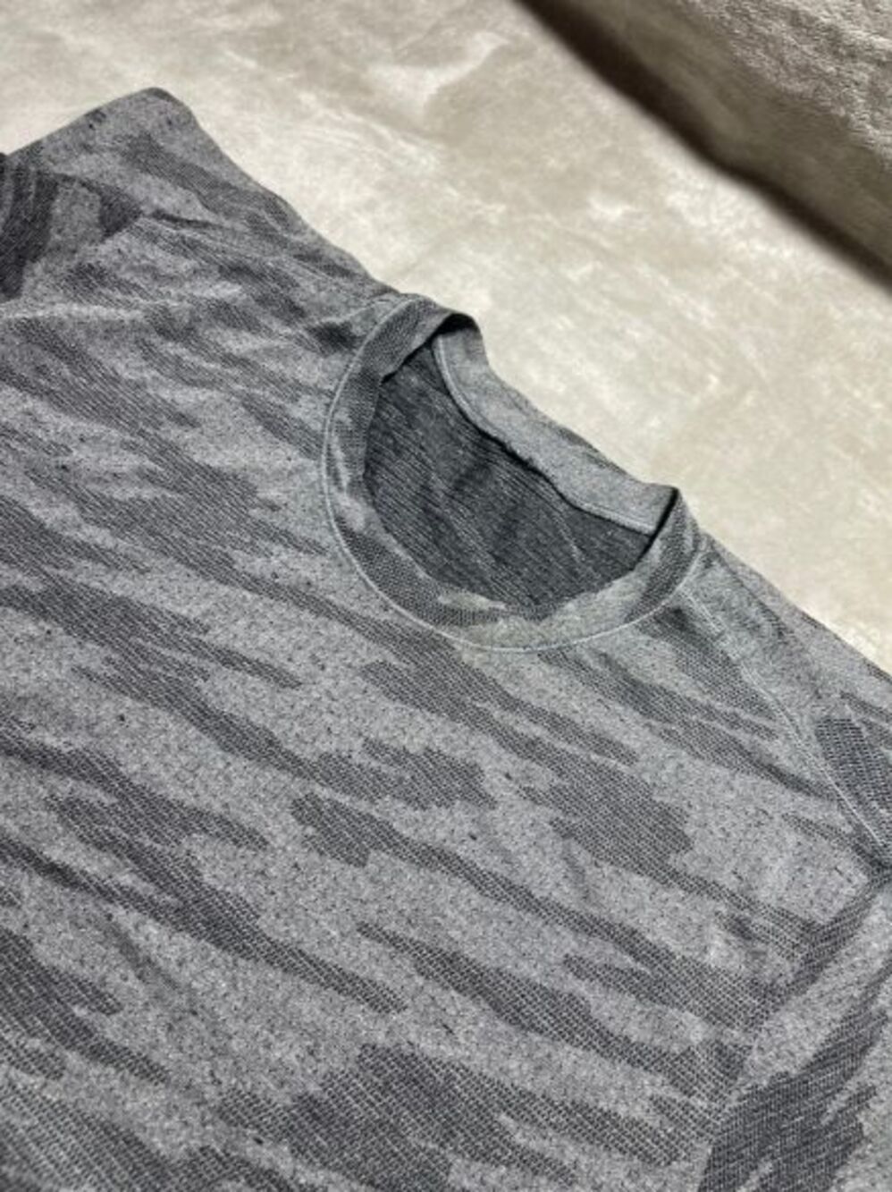Lululemon Metal Vent Tech Athletic Shirt Men's Large Gray Short Sleeve Workout